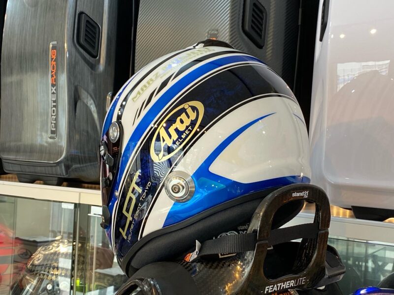 アライ四輪ヘルメット ペイント《HPTオリジナル》metallic Blue×pearl White×gold Logo ｜ Helmet Paint  TOKYO - ヘルメットペイント東京