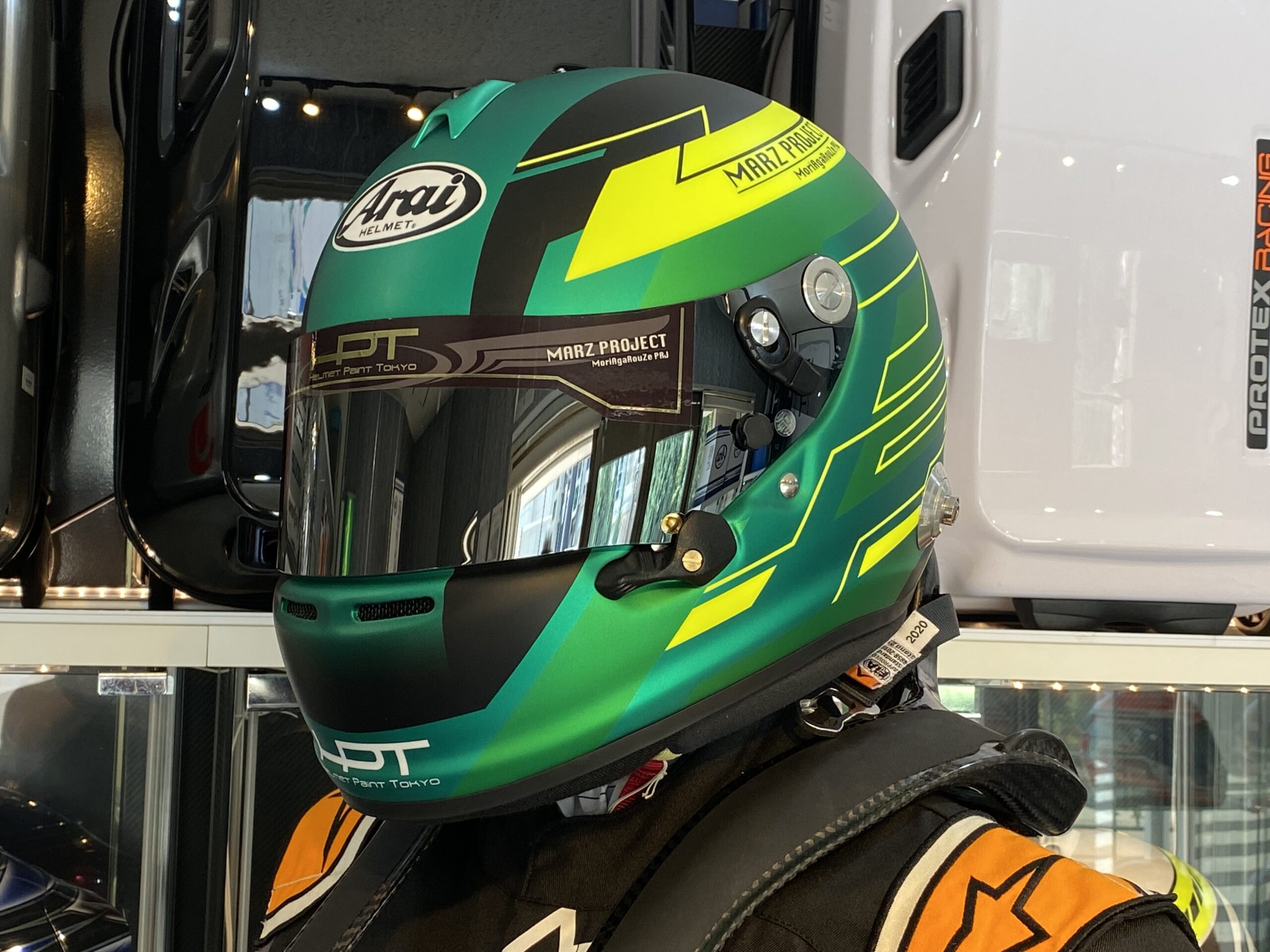 BRIKO 緑色 ヘルメット エアベント付き BRIKO 緑色 ヘルメット エアベント付き スキー ヘルメット brikoの人気