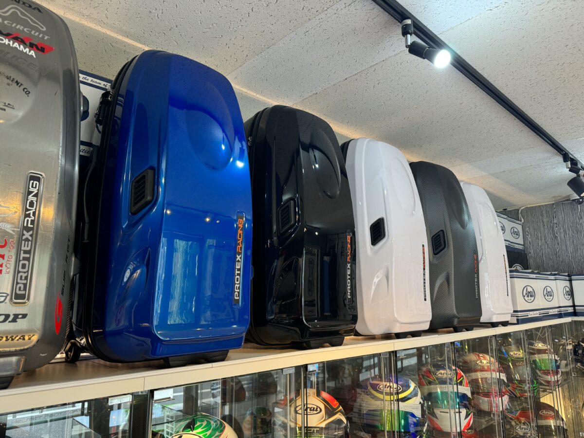 Protex Racing R2 PROTEX レーシングモデル r-2カーボン(CARBON) 入荷しました。 | Helmet Paint TOKYO - ヘルメットペイント東京