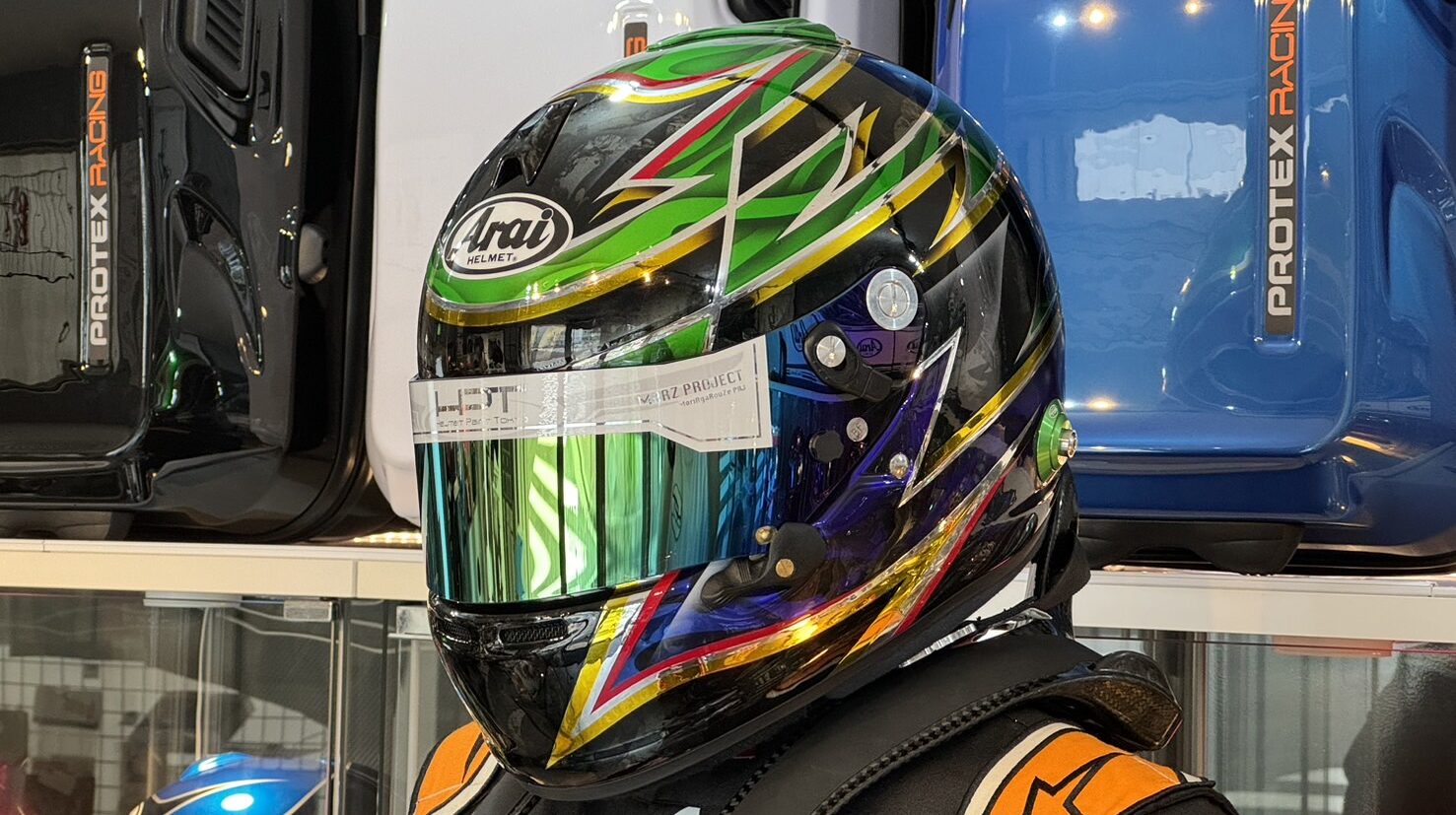 4輪 アライ ヘルメット | ペイント “カラフルメッキ×ゴールドライン” ｜ Helmet Paint TOKYO - ヘルメットペイント東京